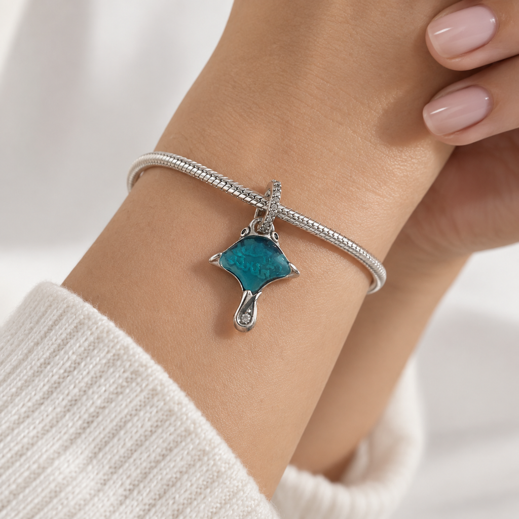 Charm Mantarraya Azul Plata Ley .925